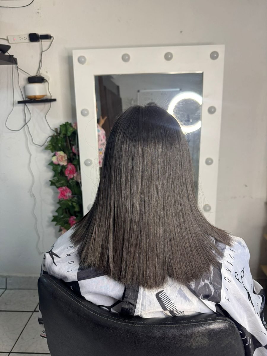 Coloración y alisado profesional de cabello